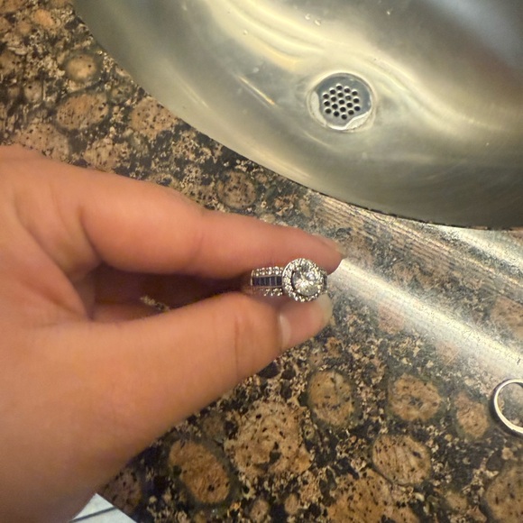 Elegant Silver and Black Ring with Clear Gemstones - Picture 3 of 4